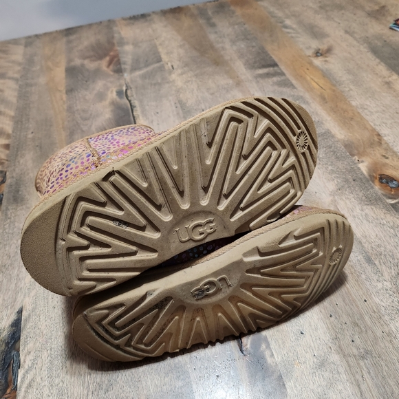 Preowned ugg tan and iridescent spots girls size 4 - Picture 5 of 6